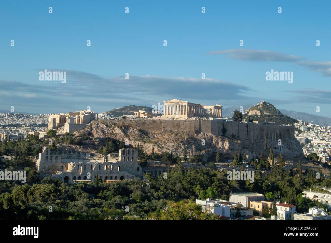 Une vue panoramique d'Athènes, Grèce avec des ruines antiques sur fond de modernité Banque D'Images Une vue panoramique d'Athènes, Grèce avec des ruines antiques sur fond de modernité Banque D'Images