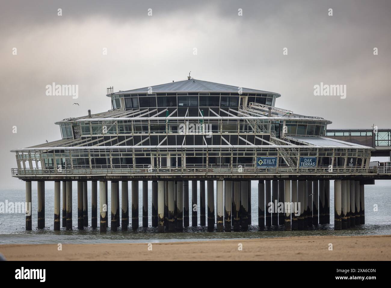 La jetée de Scheveningen aux pays-Bas, dans la mer du Nord Banque D'Images