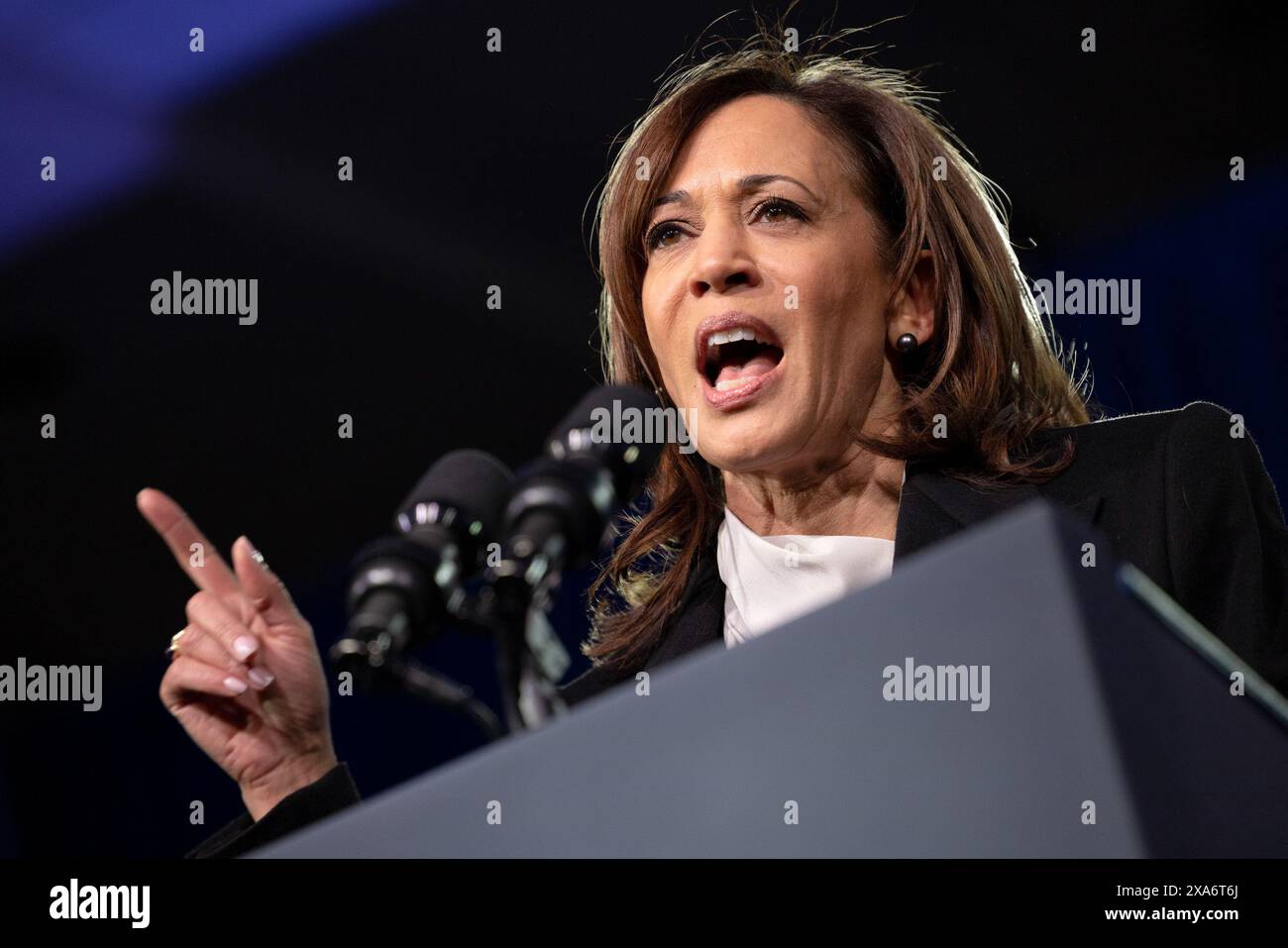 La vice-présidente Kamala Harris s’adresse à des partisans lors de la réunion d’hiver 2023 du Comité national démocrate au Sheraton du centre-ville de Philadelphie, en Pennsylvanie, le 3 février 2023. (Allison Shelley/Biden pour la présidente) Banque D'Images