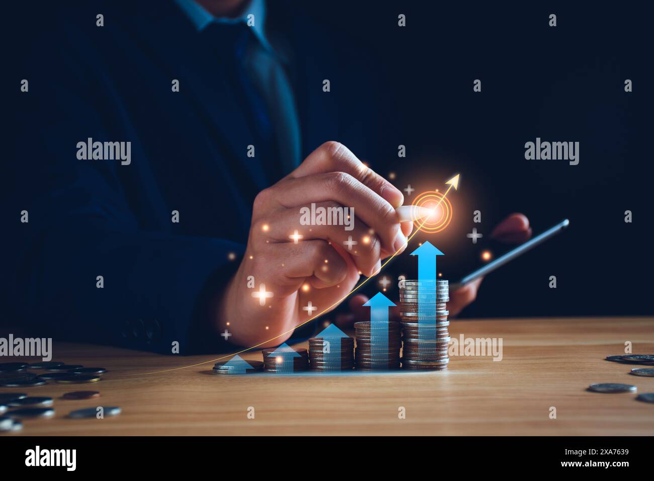 Concept de trading de fonds. Homme d'affaires planifiant des investissements à long terme, achetant des fonds communs de placement DCA, analysant les tendances économiques, volatilité des marchés boursiers, prise Banque D'Images