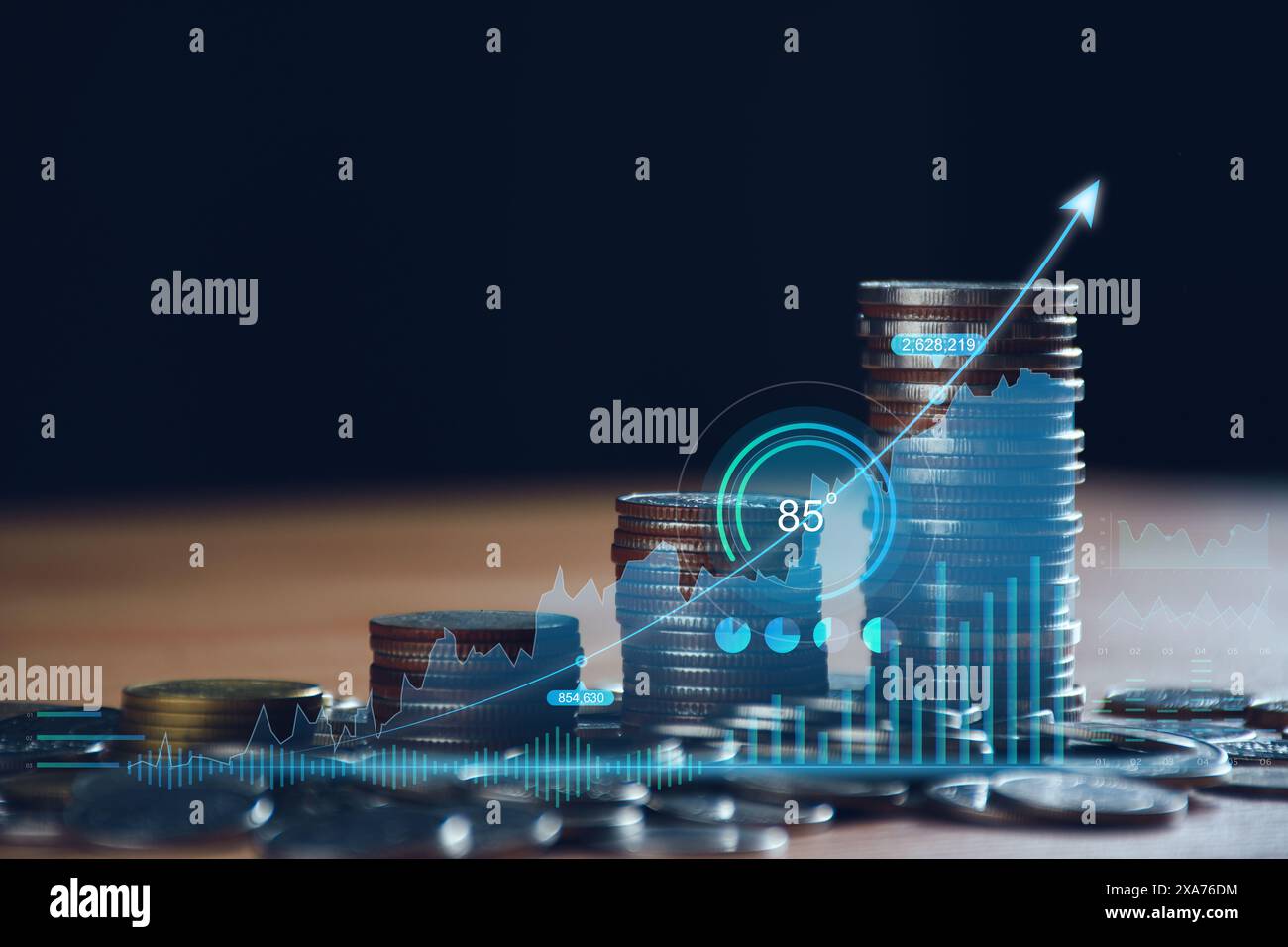 Concept de trading de fonds. Les taux d'intérêt continuent d'augmenter. Homme d'affaires planifiant des investissements à long terme, les affaires continuent de croître, volati de marché boursier Banque D'Images