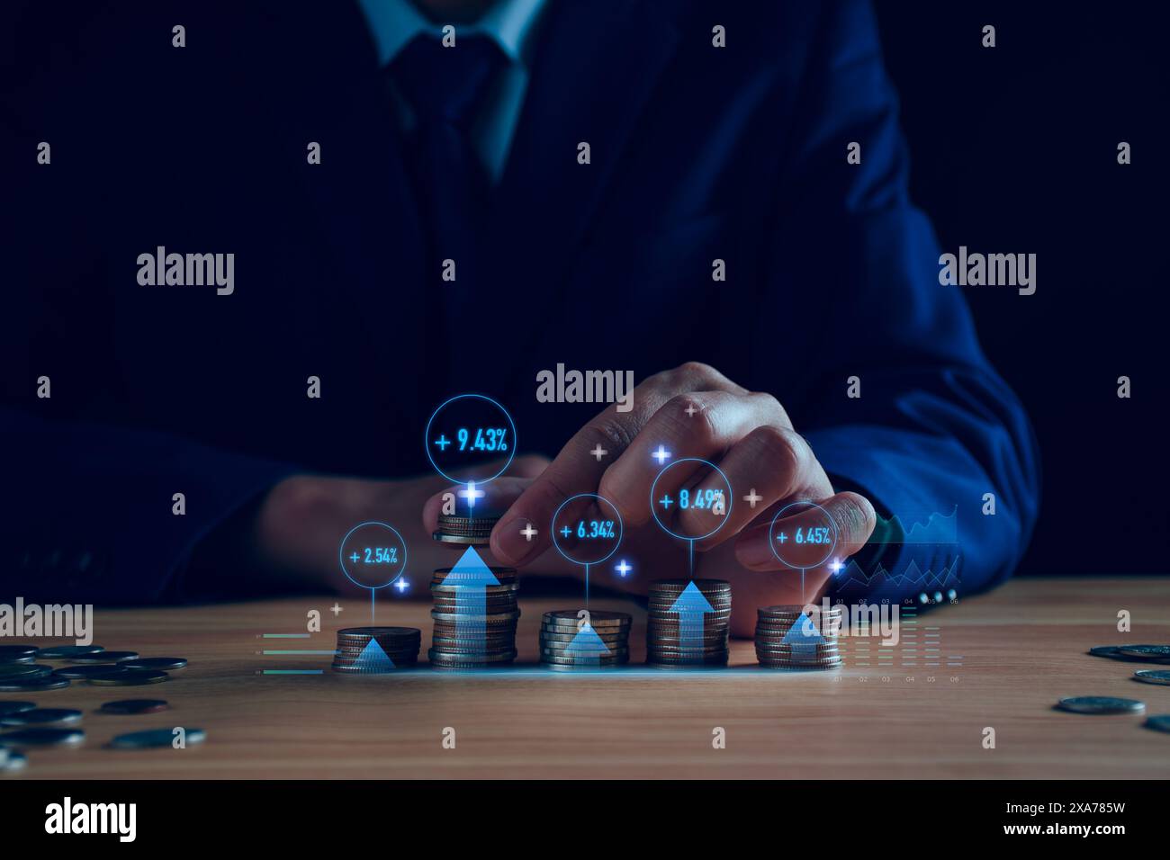Concept de trading de fonds. Les taux d'intérêt continuent d'augmenter. Homme d'affaires planifiant des investissements à long terme, les affaires continuent de croître, volati de marché boursier Banque D'Images