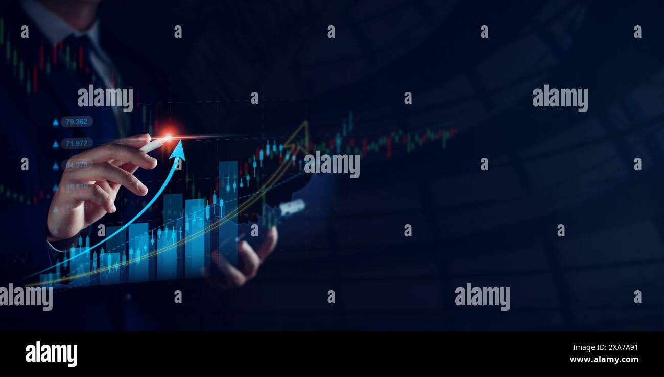 Marché boursier ou graphique de trading forex et graphique de chandelier approprié pour le concept d'investissement financier. Homme d'affaires analysant les tendances de l'économie contexte f Banque D'Images