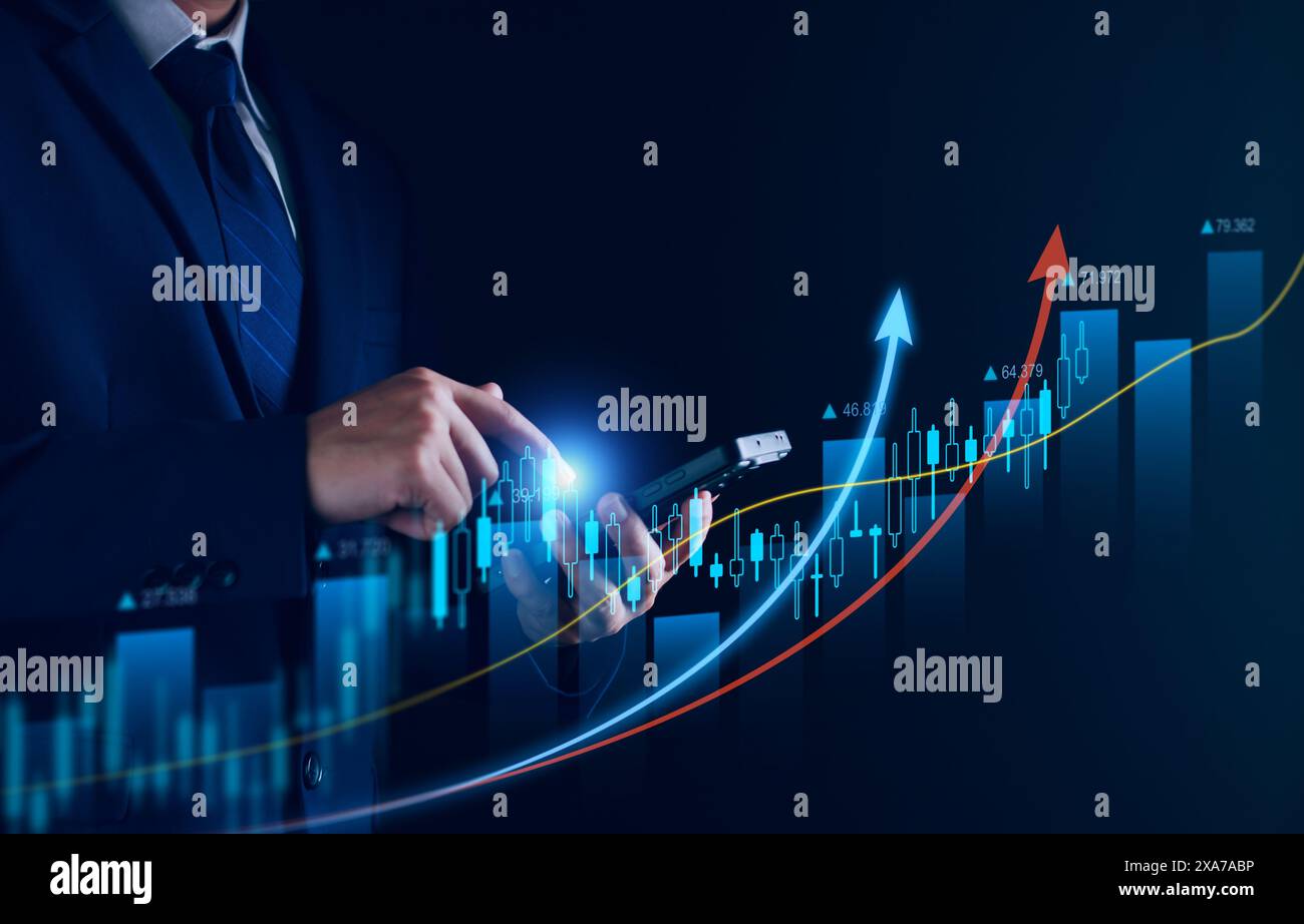 Marché boursier ou graphique de trading forex et graphique de chandelier approprié pour le concept d'investissement financier. Homme d'affaires analysant les tendances de l'économie contexte f Banque D'Images