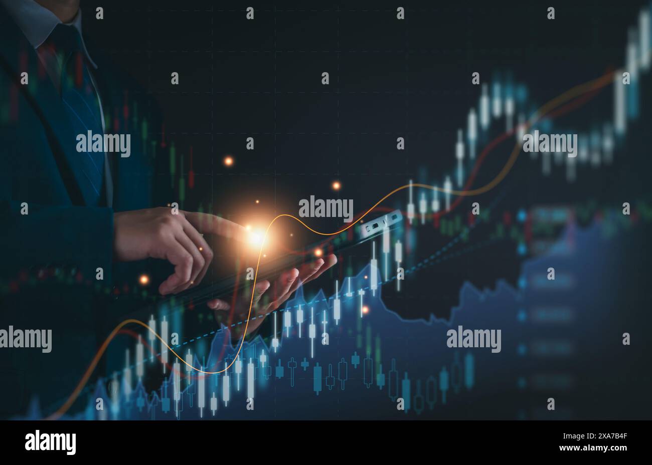 Marché boursier ou graphique de trading forex et graphique de chandelier approprié pour le concept d'investissement financier. Homme d'affaires analysant les tendances de l'économie contexte f Banque D'Images