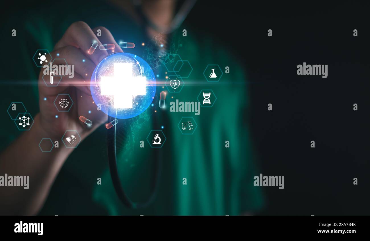 Médecins diagnostiques et prendre note du dossier médical électronique. ADN. Soins de santé numériques et connexion réseau sur hologramme moderne interfac virtuel Banque D'Images