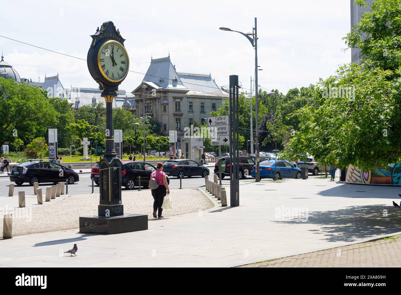 Bucarest, Roumanie. 25 mai 2024. Vieille horloge en 21 décembre 1989 place dans le centre-ville Banque D'Images