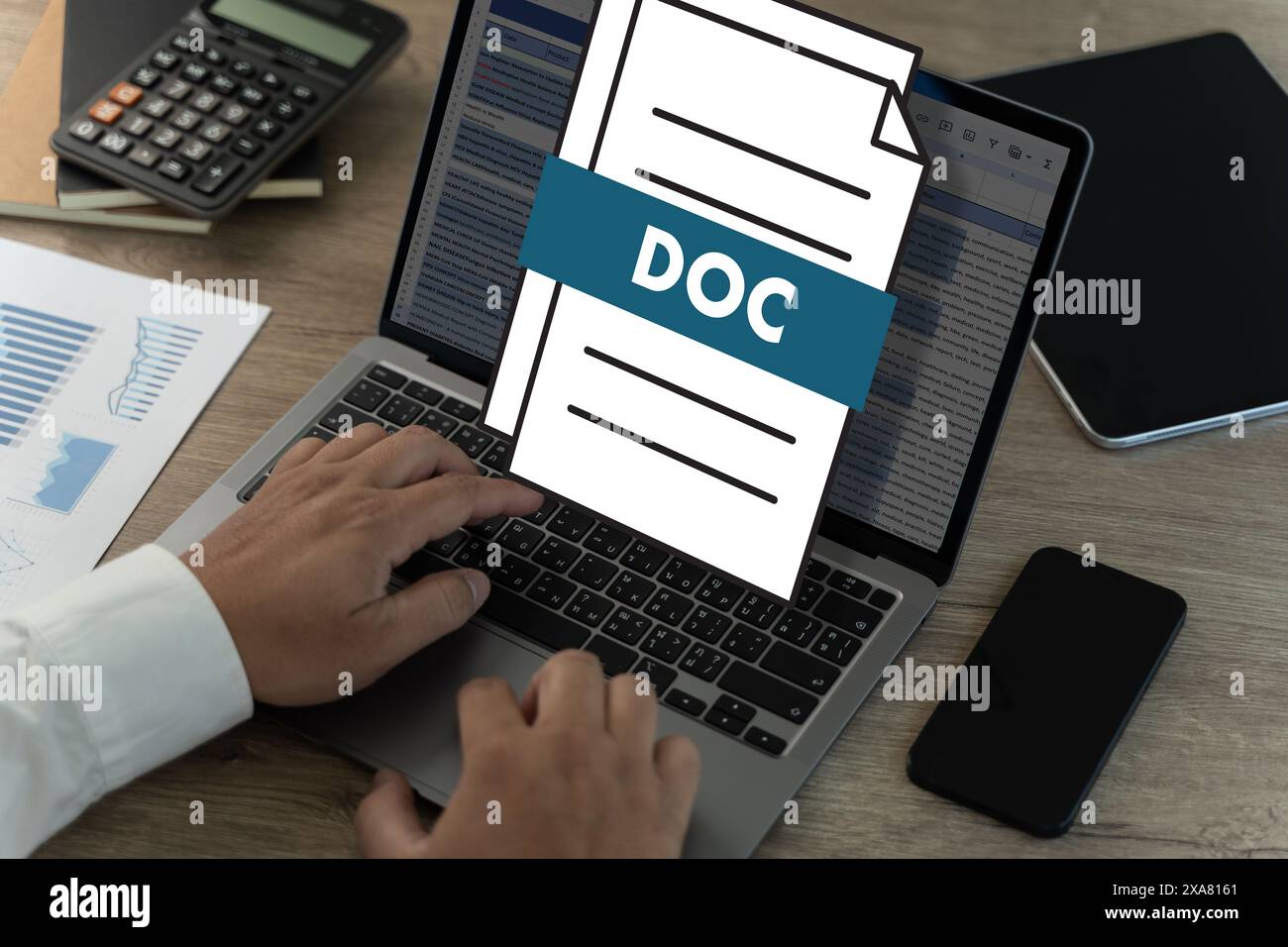 Google Doc sur ordinateur portable affichage de documents d'affaires analyse de données Google Docs Banque D'Images