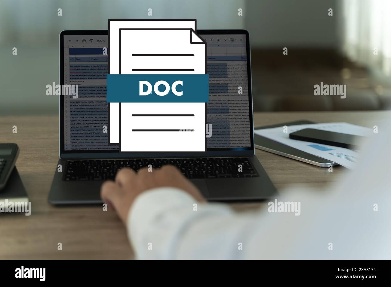 Google Doc sur ordinateur portable affichage de documents d'affaires analyse de données Google Docs Banque D'Images