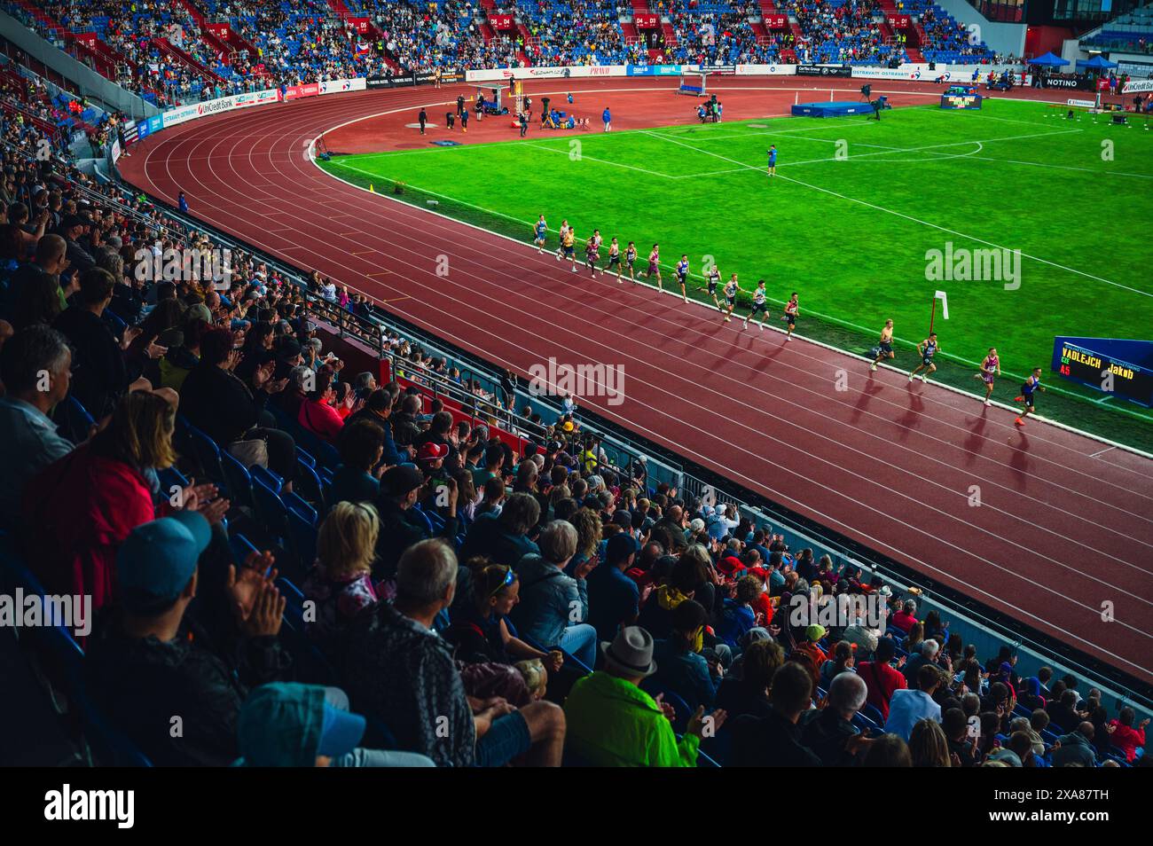 OSTRAVA, TCHÉQUIE, 28 MAI 2024 : course professionnelle de One Mile Track and Field. Pré-course avant les jeux olympiques d'été de Paris 2024 et Championnat d'Europe Banque D'Images