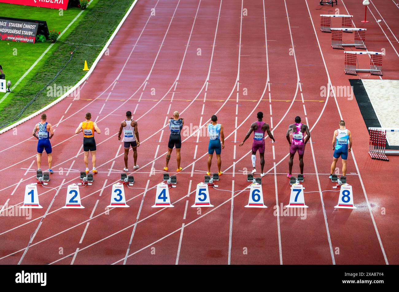 OSTRAVA, TCHÉQUIE, 28 MAI 2024 : les meilleurs athlètes sont prêts pour la course du 100 mètres. Pré-course avant les jeux olympiques d'été de Paris 2024 et Championnat d'Europe Banque D'Images