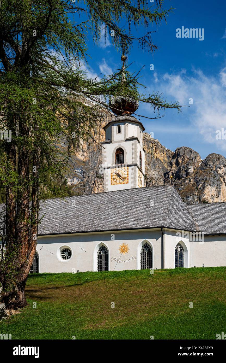 Église, Colfosco-Calfosch, Val Badia, Dolomites, Haut-Adige-Tyrol du Sud, Italie Banque D'Images