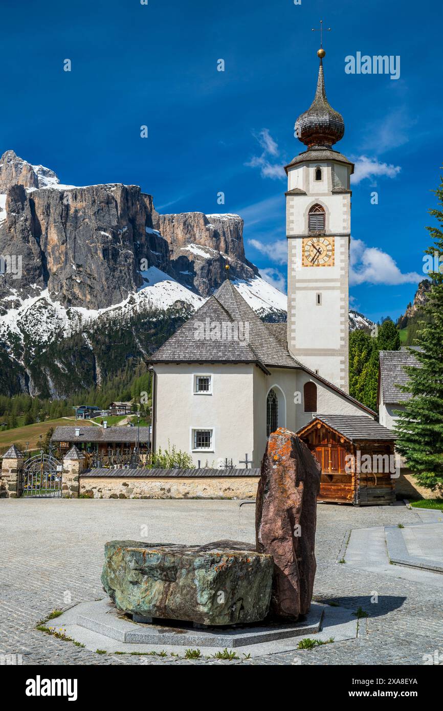 Église, Colfosco-Calfosch, Val Badia, Dolomites, Haut-Adige-Tyrol du Sud, Italie Banque D'Images