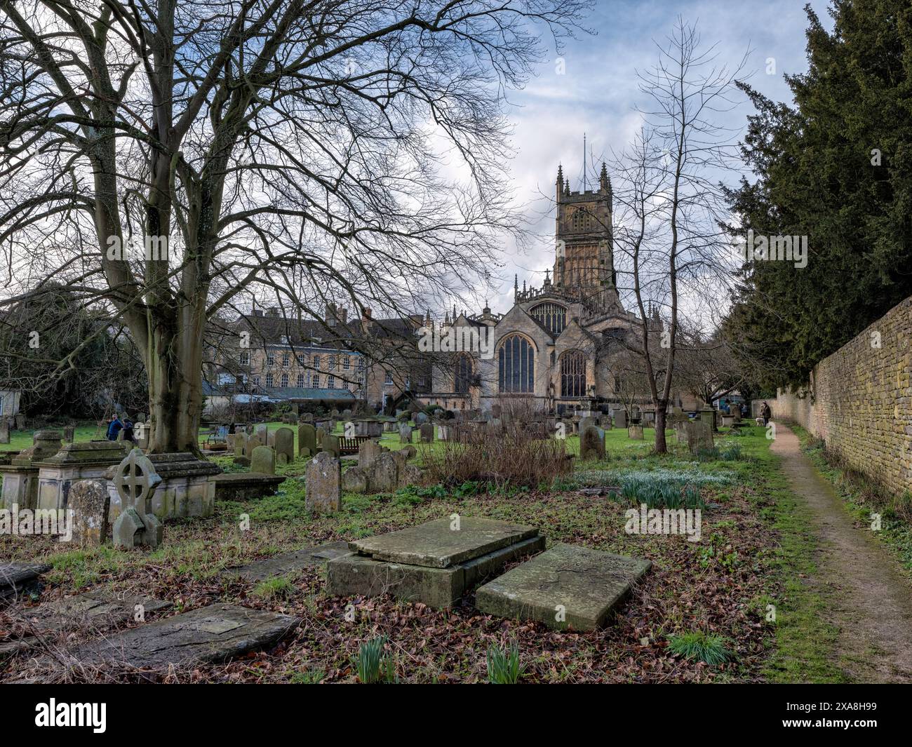 Saint Jean Baptiste, l'église paroissiale de Cirencester dans les cotswolds est l'une des plus grandes églises paroissiales d'Angleterre. Banque D'Images