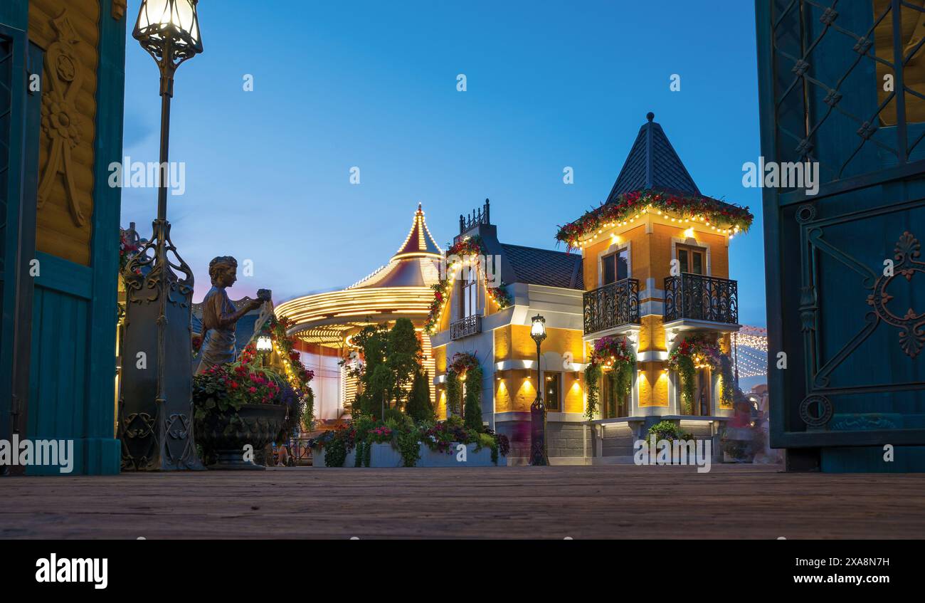 Parc d'attractions avec carrousel Banque D'Images