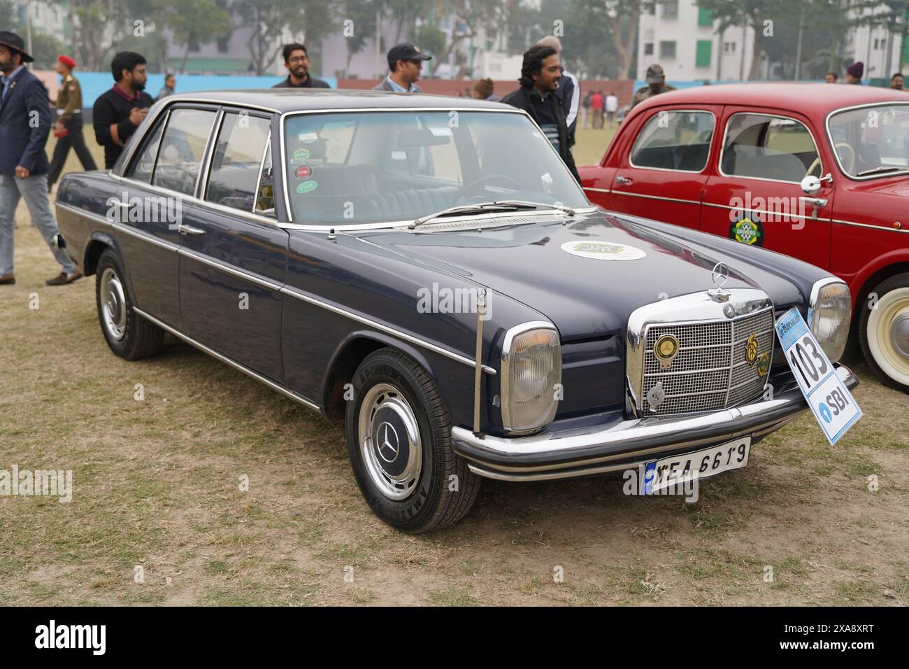 1968 Mercedes-Benz 220 voiture avec 22 ch et moteur 4 cylindres. Inde MEA 6619. Banque D'Images