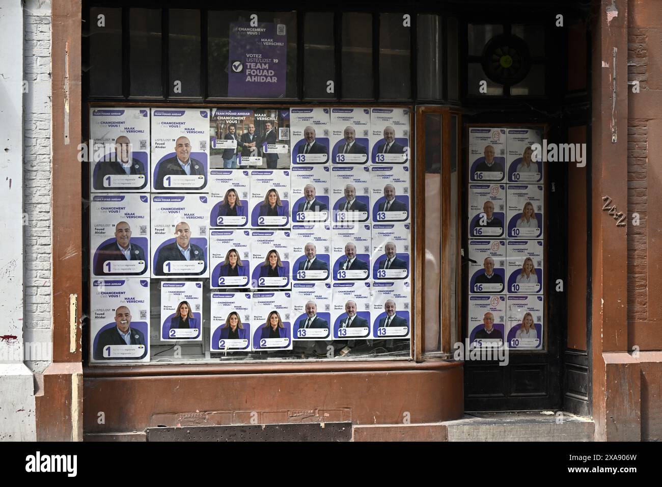 Bruxelles, Belgique. 05 juin 2024. Photo d'affiches électorales avec photo de politiciens, dans les rues de Laeken-Laken, Bruxelles, mercredi 05 juin 2024. La Belgique organise des élections coïncidentes pour les organes législatifs régionaux, fédéraux et européens le 9 juin. BELGA PHOTO ERIC LALMAND crédit : Belga News Agency/Alamy Live News Banque D'Images