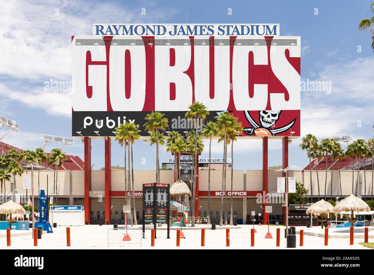 Le Raymond James Stadium accueille les Buccaneers de Tampa Bay et l'équipe de football NCAA des Bulls de l'Université de Floride du Sud. Banque D'Images