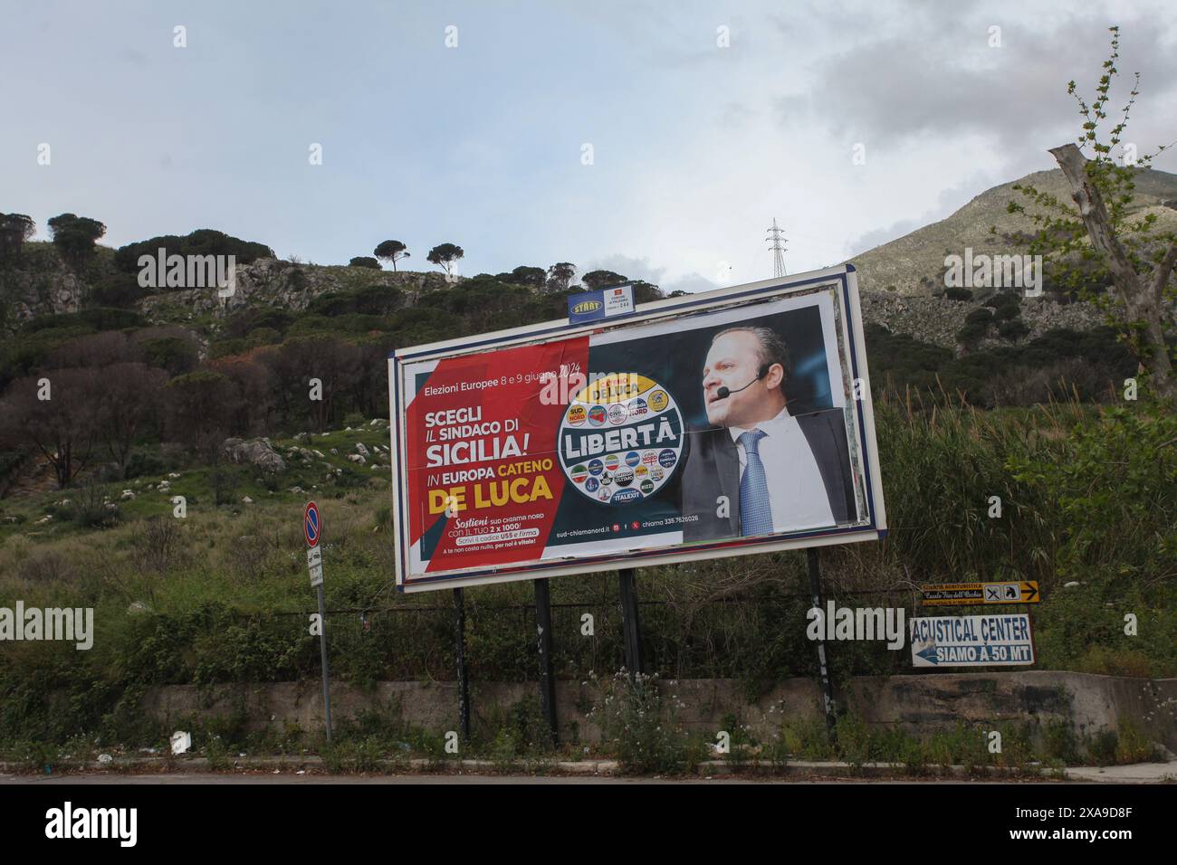 Palerme, Italie. 24 avril 2024. Affiches des partis politiques candidats aux élections européennes de 2024 à Palerme. (Photo d'Antonio Melita/Pacific Press) crédit : Pacific Press Media production Corp./Alamy Live News Banque D'Images