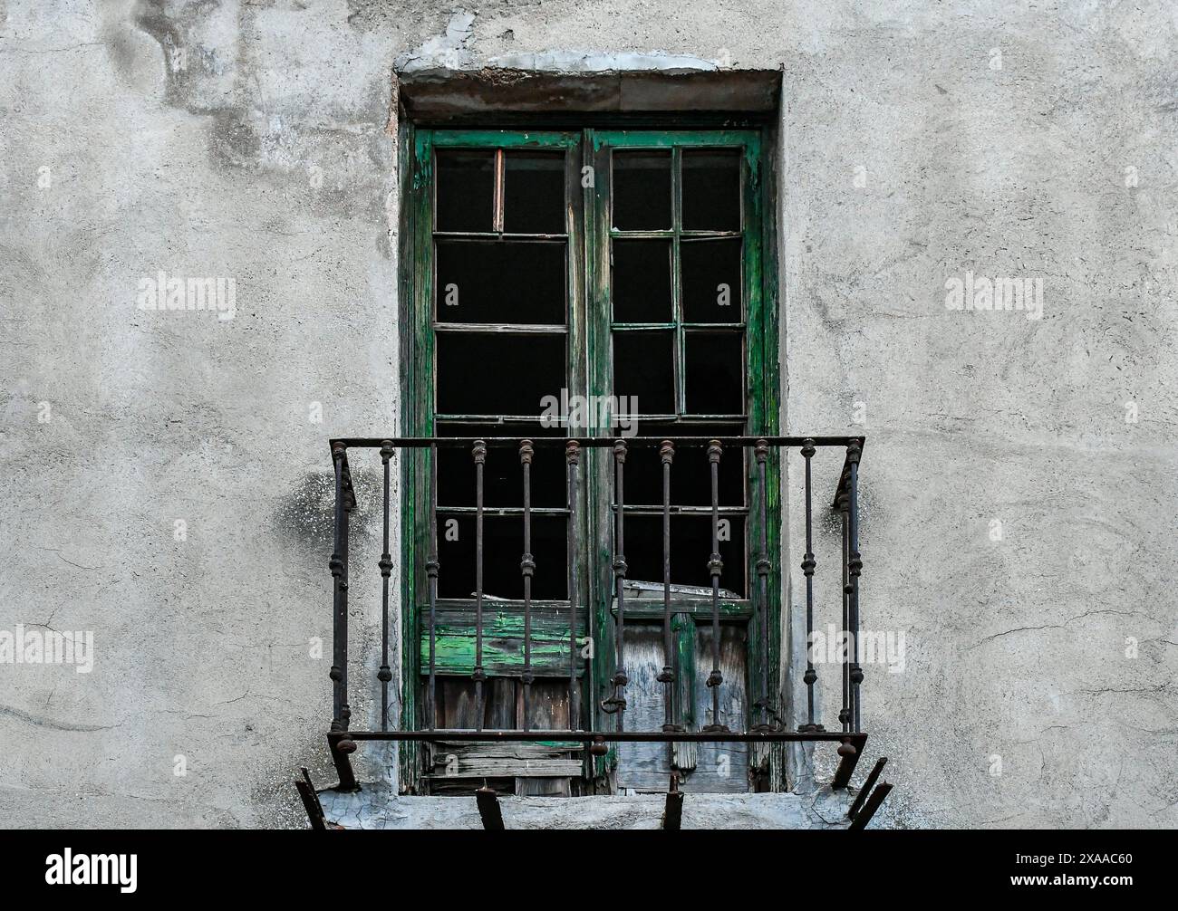 Balcon d'une vieille maison dans un état ruineux, Puertollano Banque D'Images