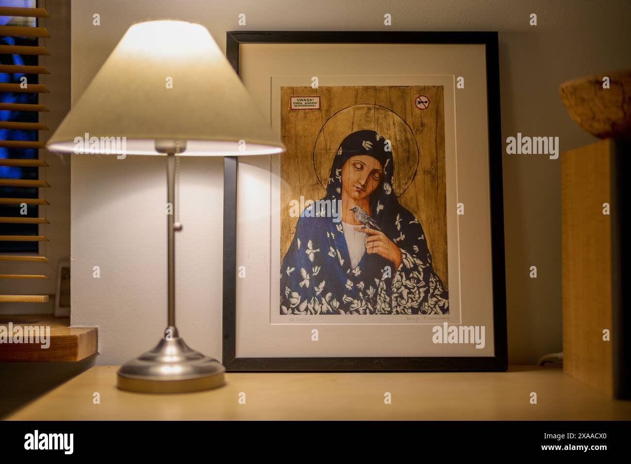 Icône de la Sainte Vierge Marie avec un petit oiseau assis tranquillement sur le doigt par Borys Fiodorowicz Banque D'Images