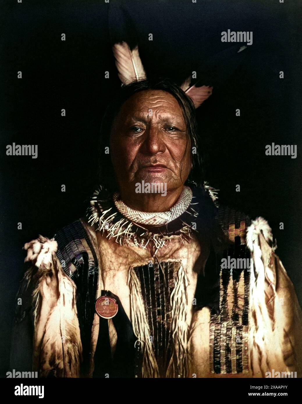 Chef Sioux Yanktonai par de Lancey Gill, né Chester, en 1900 Banque D'Images