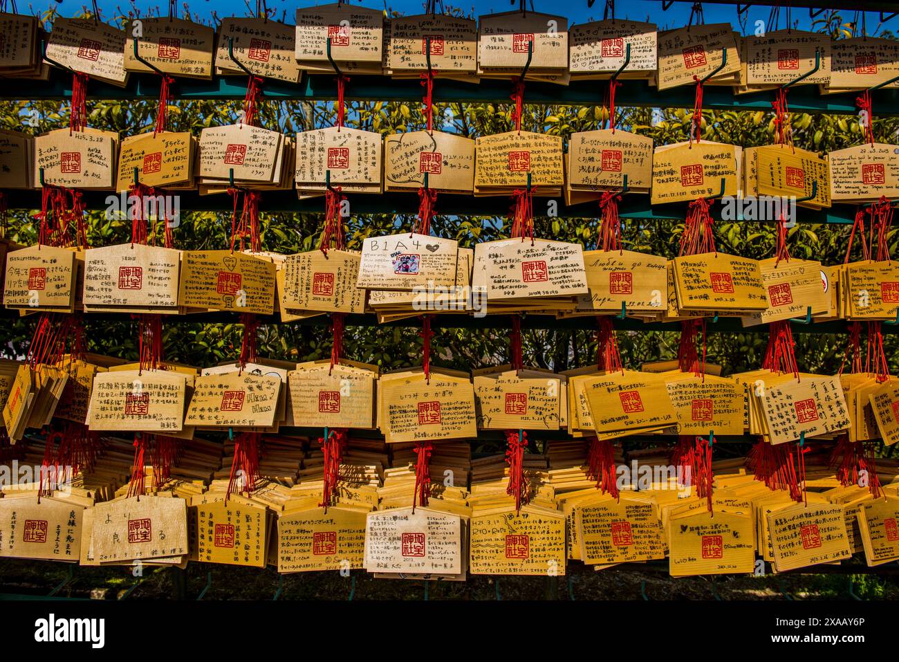 Plaques en bois dans le temple bouddhiste Kiyomizu-dera, site du patrimoine mondial de l'UNESCO, Kyoto, Honshu, Japon, Asie Banque D'Images