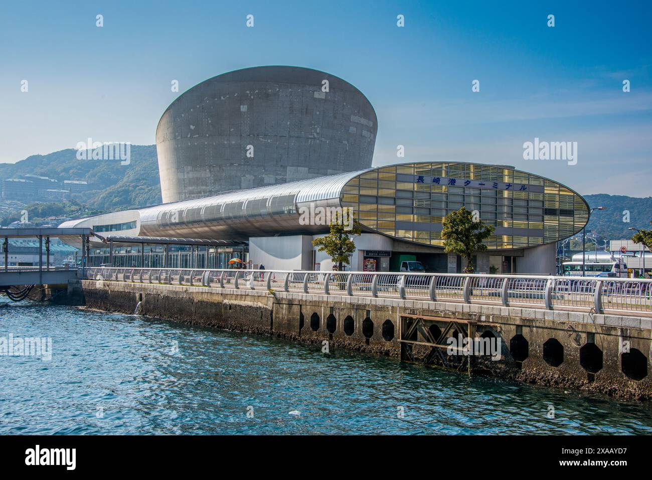 Bâtiment portuaire moderne, Nagasaki, Kyushu, Japon, Asie Banque D'Images