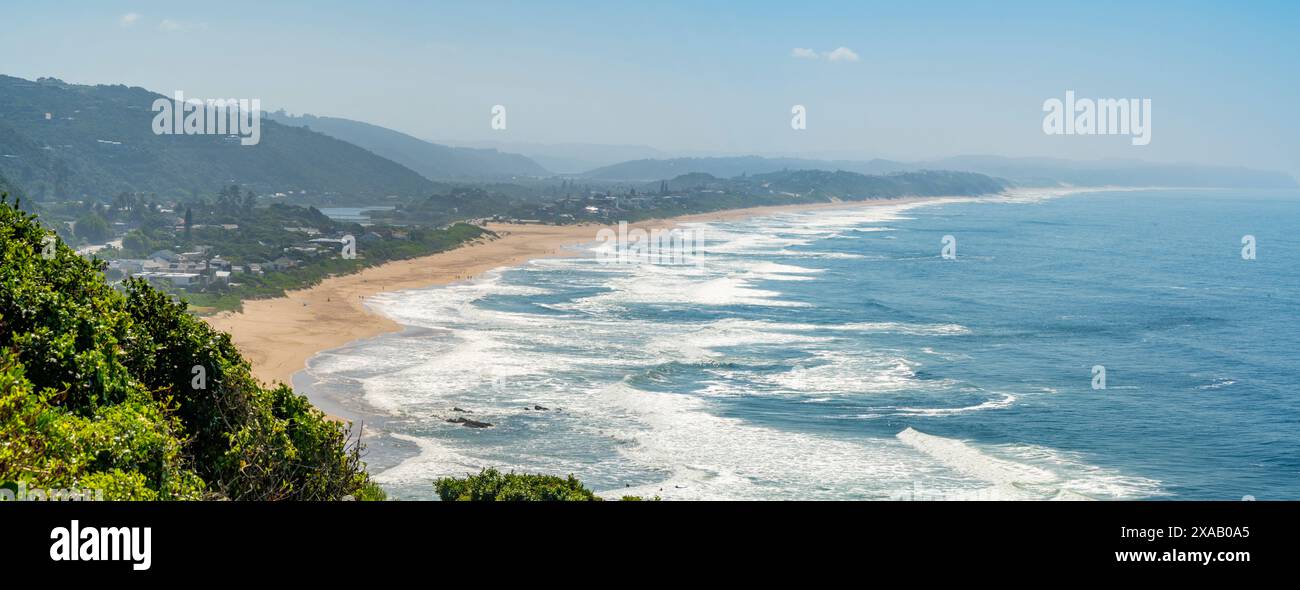 Vue sur l'océan Indien et le littoral spectaculaire à Wilderness depuis Dolphin point, Wilderness, Western Cape, Afrique du Sud, Afrique Banque D'Images