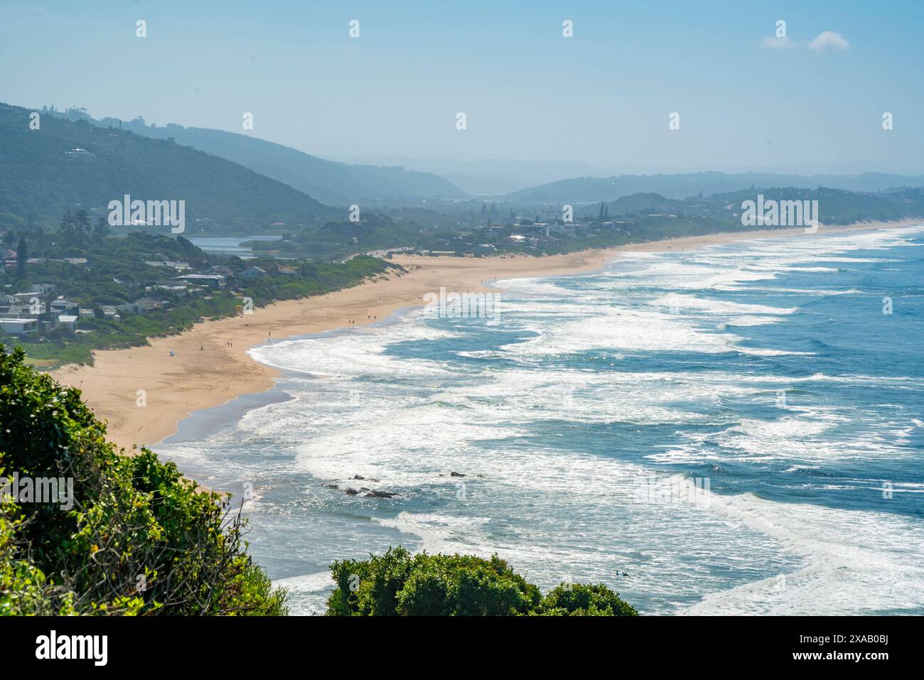 Vue sur l'océan Indien et le littoral spectaculaire à Wilderness depuis Dolphin point, Wilderness, Western Cape, Afrique du Sud, Afrique Banque D'Images
