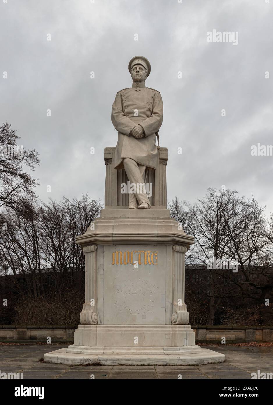 Berlin, Allemagne - 20 décembre 2023 - Statue de Helmuth von Moltke l'ancien près de la colonne de la victoire de Berlin dans le Tiergarten, espace pour le texte, sélectif fo Banque D'Images