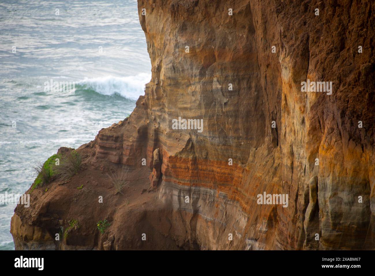 Couches sédimentaires géologiques dans Cliff Banque D'Images