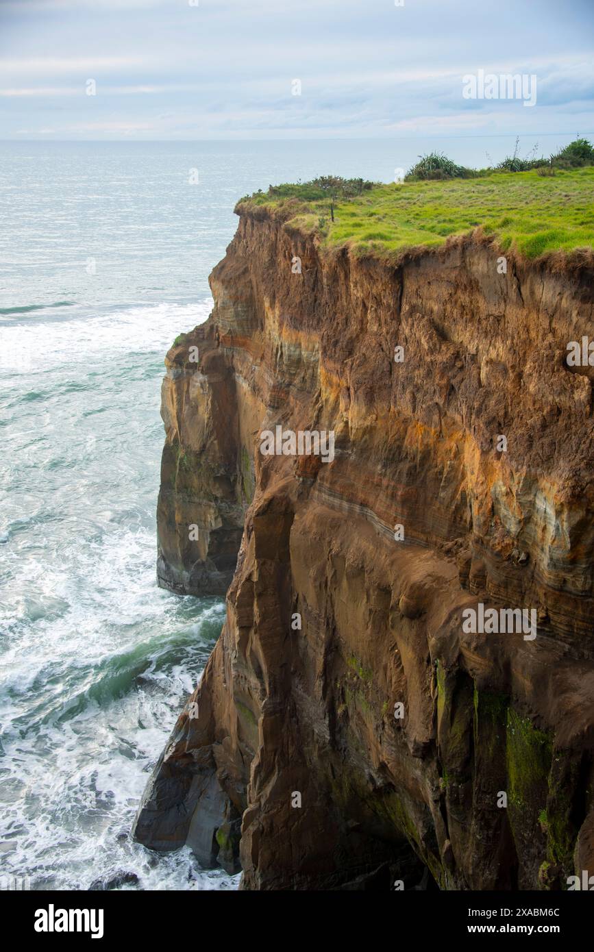 Couches sédimentaires géologiques dans Cliff Banque D'Images