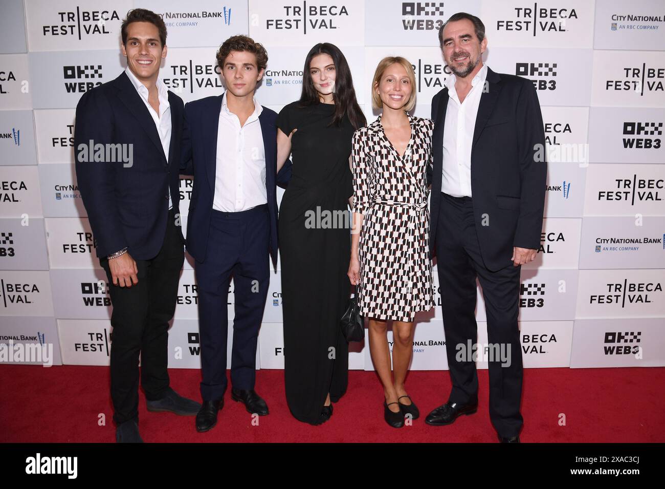 New York, États-Unis. 05 juin 2024. Le prince Achille-Andreas de Grèce et de Danemark, la princesse Maria-Olympia, le prince Nikolaos de Grèce et de Danemark posent avec les invités alors qu'ils assistent à la première de 'Diane von Furstenberg : Woman in charge' lors de la soirée d'ouverture du Festival Tribeca au théâtre OKX, New York, NY, le 5 juin 2024. (Photo par Anthony Behar/Sipa USA) crédit : Sipa USA/Alamy Live News Banque D'Images