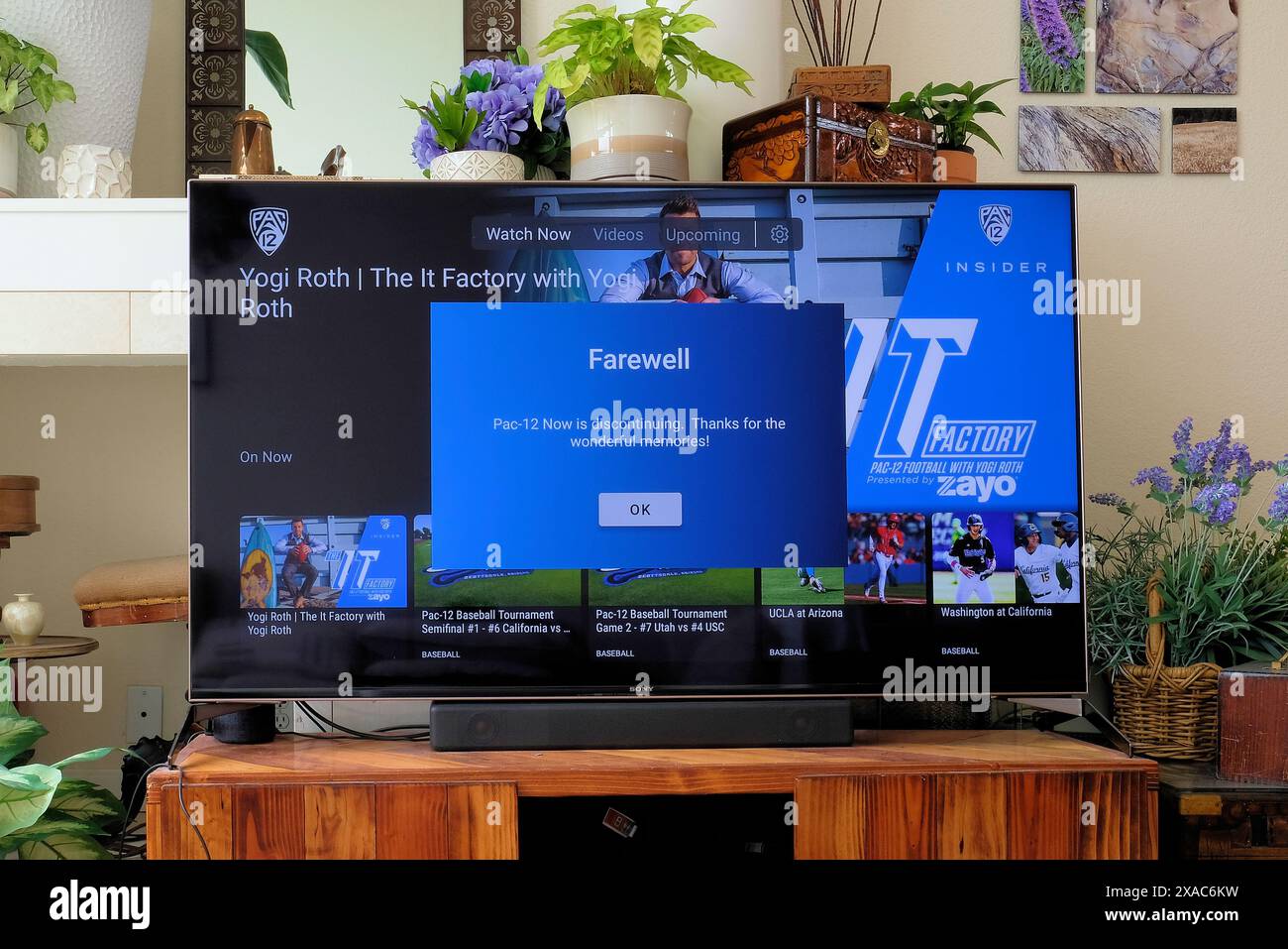 PAC-12 Network Farewell ; chaîne de télévision numérique par câble et satellite axée sur les sports universitaires appartenant à la Conférence PAC-12 fin de transmission. Banque D'Images