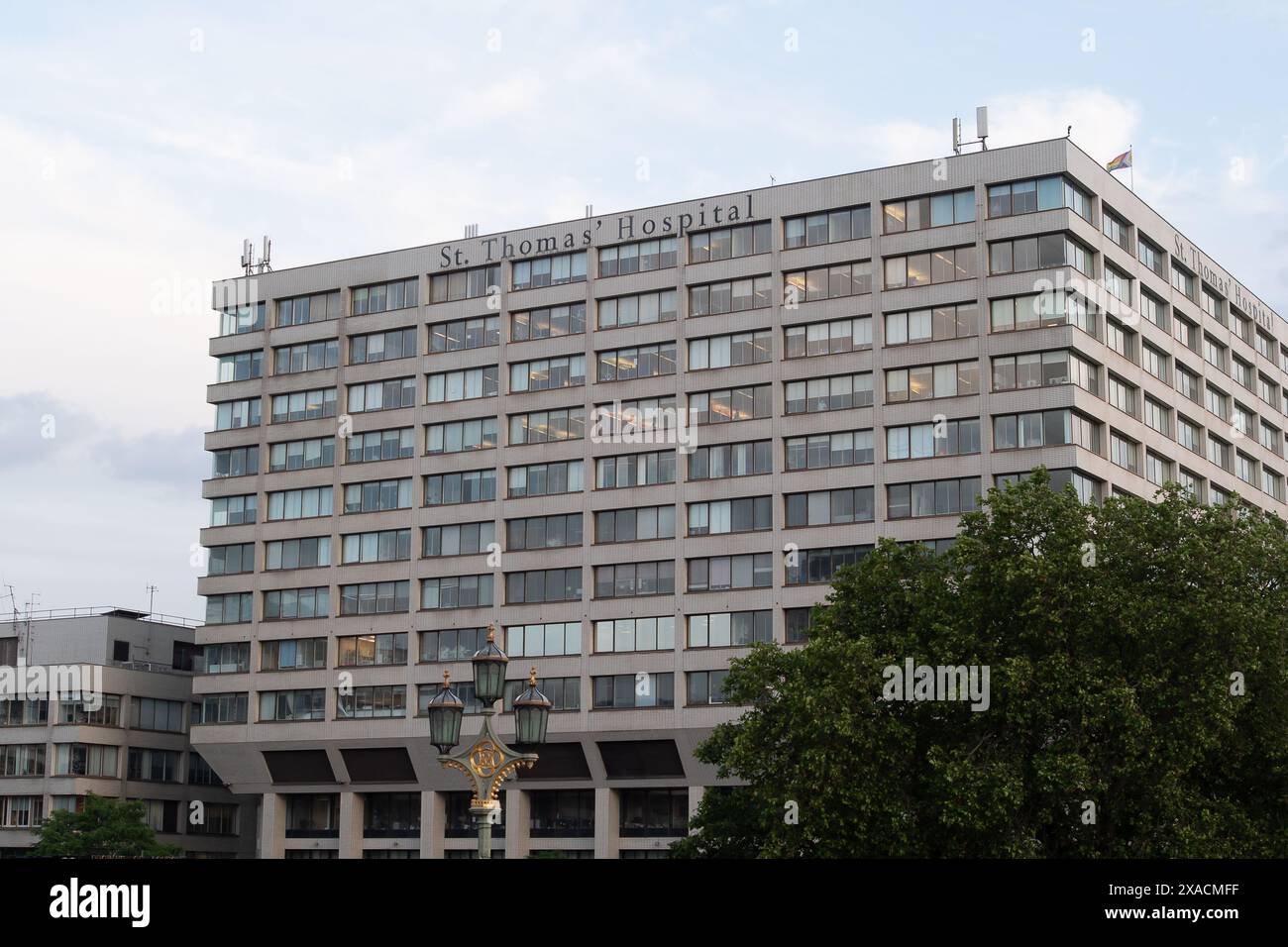 Londres, Royaume-Uni. 5 juin 2024. Hôpital St Thomas de Londres. Les enquêtes se poursuivent après que de grands hôpitaux de Londres aient été touchés par une cyberattaque plus tôt cette semaine contre Synnovis, partenaire en pathologie. King's College Hospital, Guy's and St Thomas', le Royal Brompton et l'Evelina London Children's Hospital ont été touchés lundi par une cyberattaque de ransomware contre Synnovis, partenaire en pathologie. Un incident critique a été déclaré et certaines procédures et opérations ont été annulées ou transférées à d'autres hôpitaux. Les transfusions sanguines en particulier ont été impactées. Les hôpitaux reviendraient maintenant au papier R. Banque D'Images