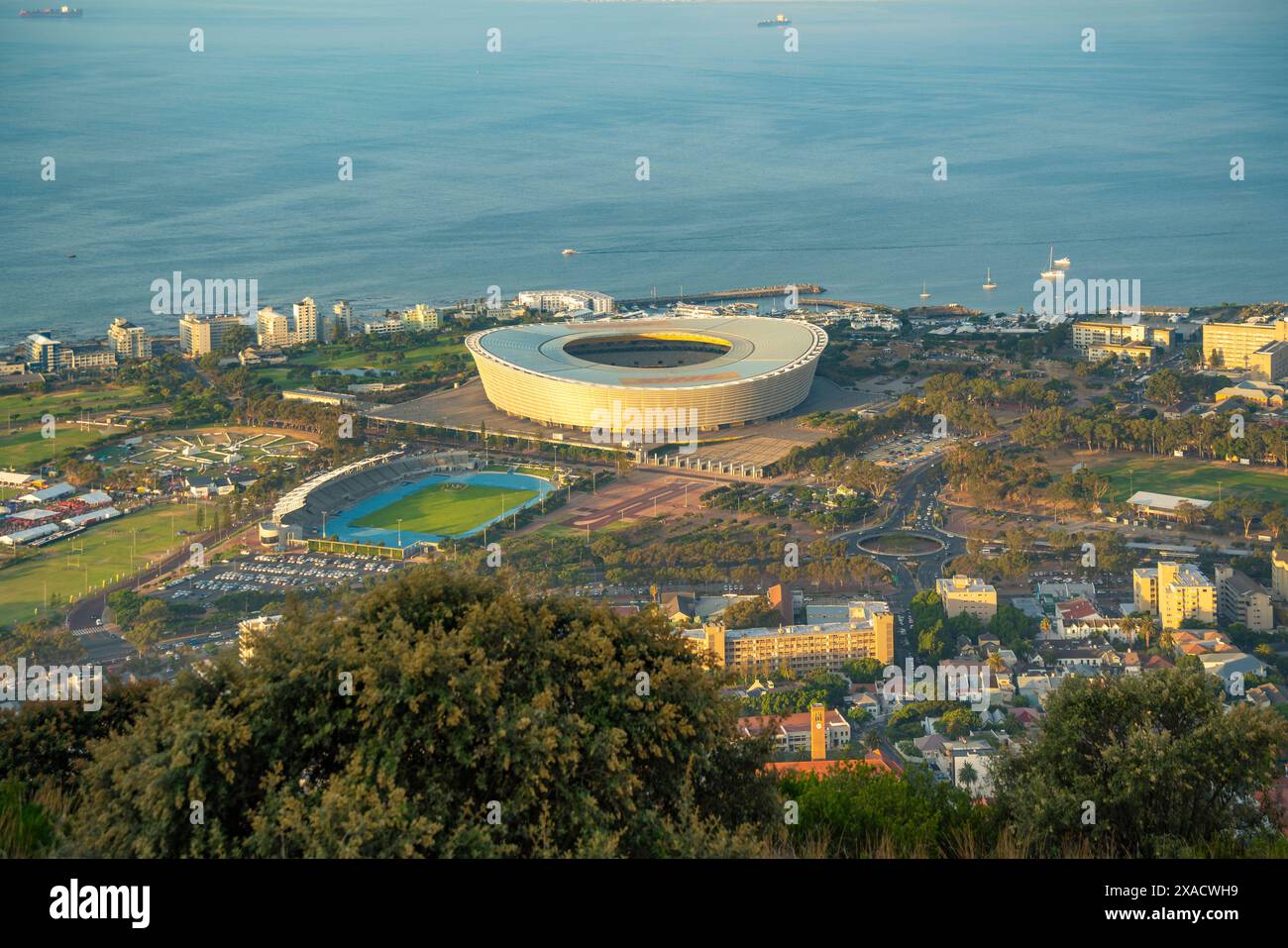 Vue du stade DHL au Cap depuis signal Hill au coucher du soleil, Cape Town, Western Cape, Afrique du Sud, Afrique Copyright : FrankxFell 844-33837 Banque D'Images
