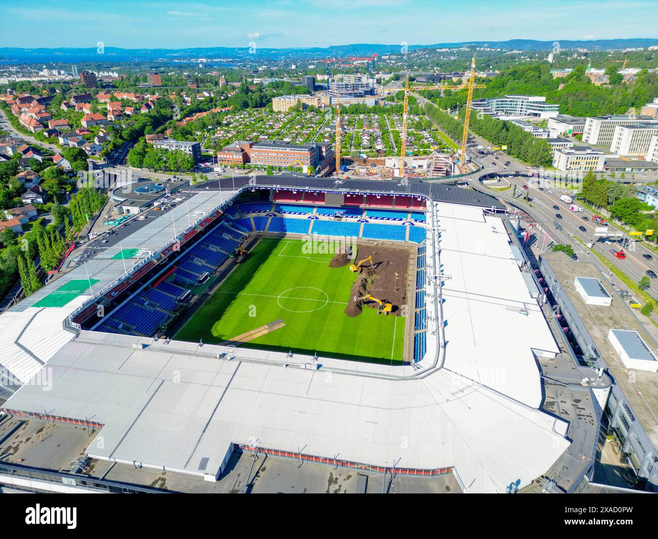 Oslo 20240606. Les travaux de remplacement du gazon du stade Ullevaal sont en cours. Photo : Stian Lysberg Solum / NTB Banque D'Images