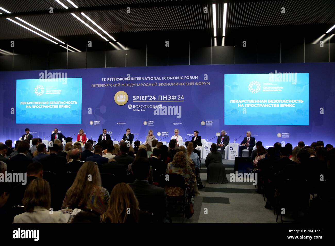 Saint-Pétersbourg, Russie. 05 juin 2024. Mikhail Murashko, ministre de la santé de la Fédération de Russie, assiste à une session sur la sécurité des drogues dans les pays BRICS dans le cadre du Forum économique international de Petersburg 2024 (SPIEF 2024). Crédit : SOPA images Limited/Alamy Live News Banque D'Images