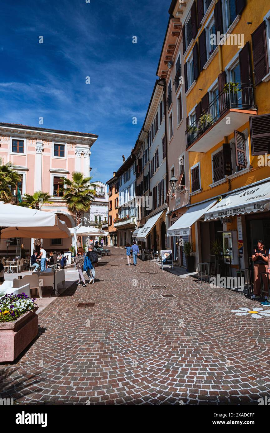 La ville de Salò, sur le lac de garde, Italie Banque D'Images