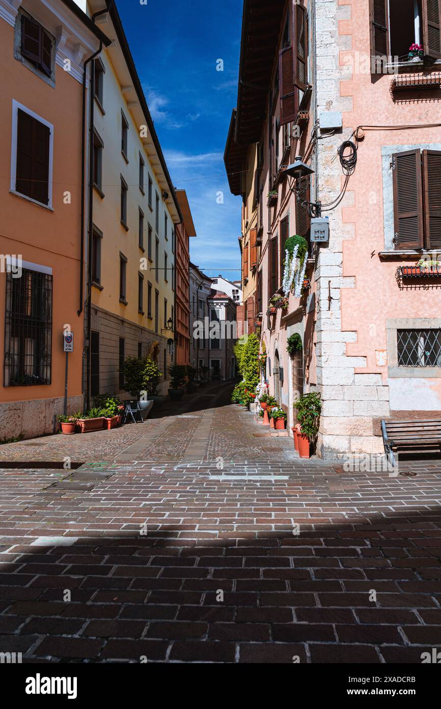 La ville de Salò, sur le lac de garde, Italie Banque D'Images