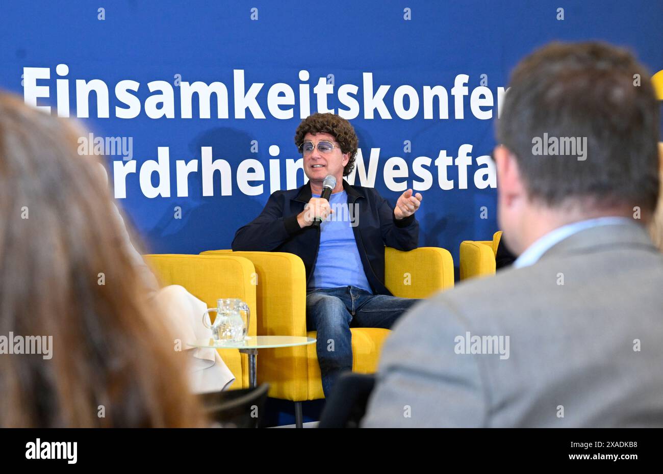 Duesseldorf, Allemagne. 06 juin 2024. Le comédien Atze Schröder prend la parole à la Chancellerie d'État lors d'une conférence sur la solitude lors de la présentation d'un article impulsif intitulé "jeunes et solitaires - perspectives internationales pour un champ d'action politique". Crédit : Roberto Pfeil/dpa/Alamy Live News Banque D'Images