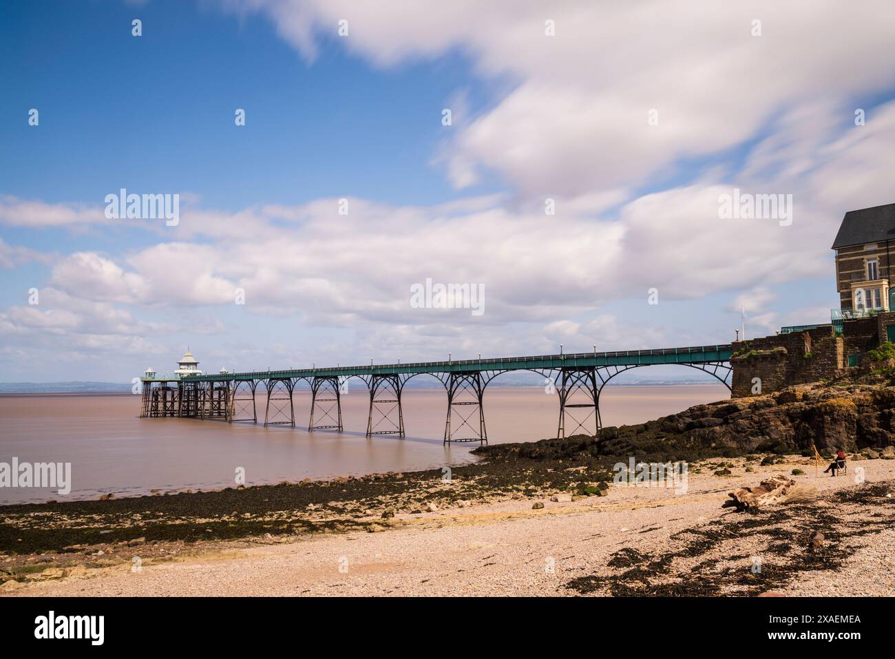 Clevedon Pier, Somerset, a ouvert 1869 et la plus belle jetée d'Angleterre selon John Betjeman. Il pénètre dans le canal de Bristol. Banque D'Images