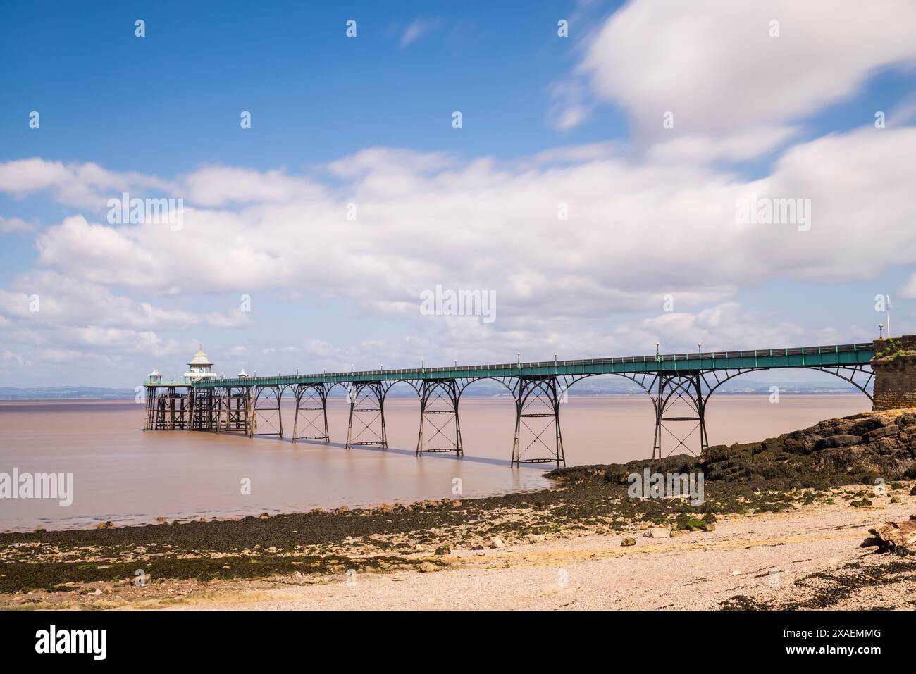 Clevedon Pier, Somerset, a ouvert 1869 et la plus belle jetée d'Angleterre selon John Betjeman. Il pénètre dans le canal de Bristol. Banque D'Images