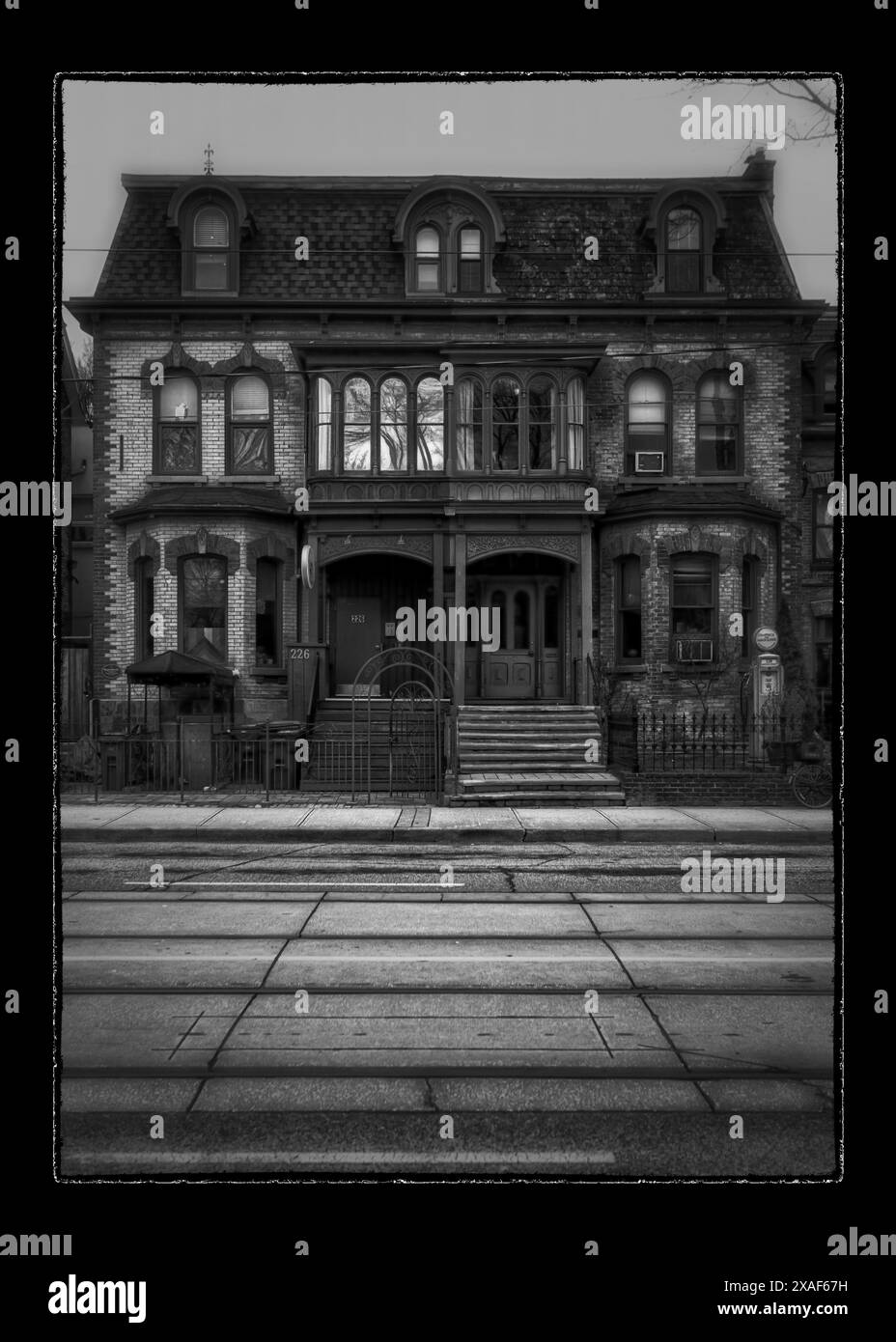 Une courte série de photos explorant l'architecture de la rue Carlton à Toronto, en Ontario. Banque D'Images