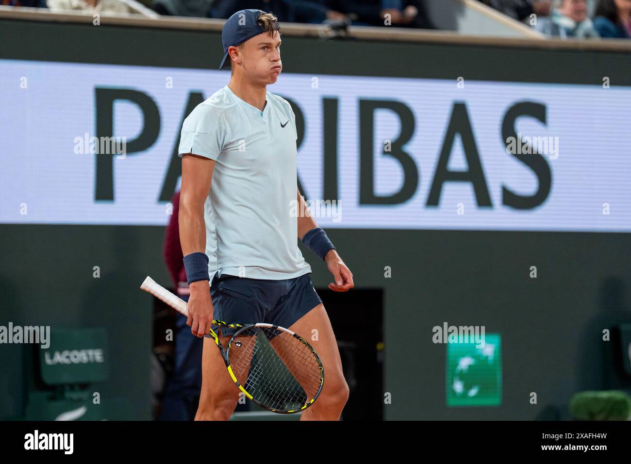 PARIS, FRANCE - 4 JUIN : Holger Rune du Danemark réagit lors du 9e jour de l'Open de France 2024 à Roland Garros le 4 juin 2024 à Paris, France. (Photo de Marleen Fouchier/Agence BSR) Banque D'Images PARIS, FRANCE - 4 JUIN : Holger Rune du Danemark réagit lors du 9e jour de l'Open de France 2024 à Roland Garros le 4 juin 2024 à Paris, France. (Photo de Marleen Fouchier/Agence BSR) Banque D'Images