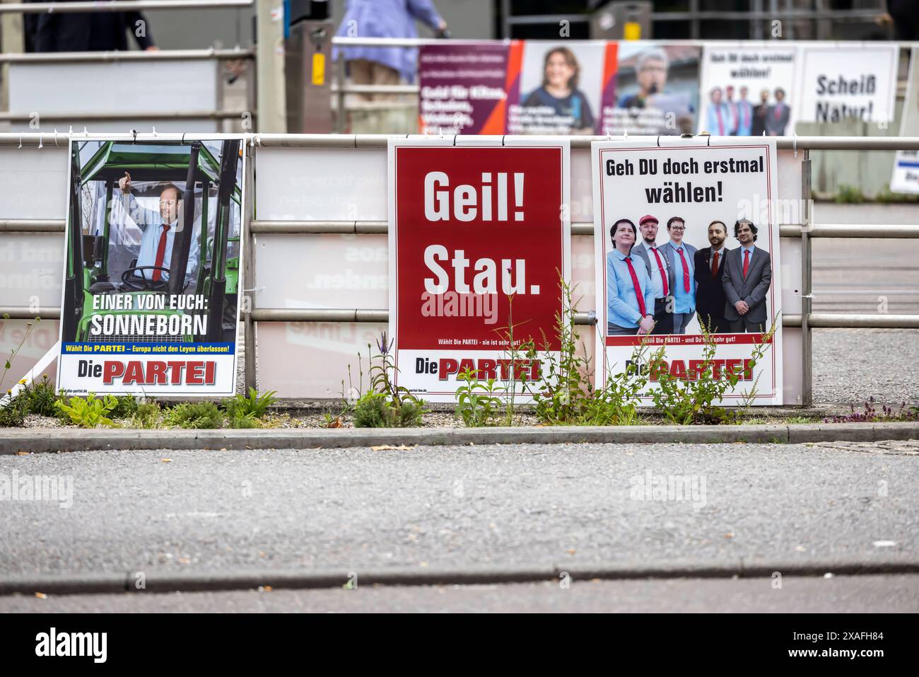 Wahl zum 10. Europäischen Parlament AM 9. Juni 2024, Europawahl. Wahlplakat der Spaßpartei DIE PIRATEN. // 06.2024 : Stuttgart, Baden-Württemberg, Deutschland, Europa *** Election du 10ème Parlement européen le 9 juin 2024, affiche électorale européenne du parti fun DIE PIRATEN 06 06 2024 Stuttgart, Baden Württemberg, Allemagne, Europe Banque D'Images