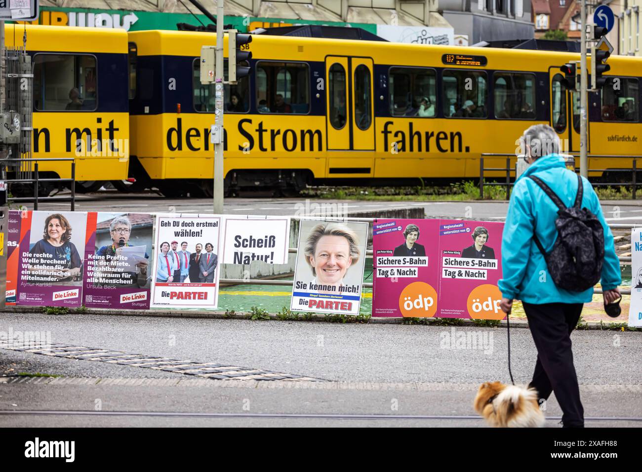 Wahl zum 10. Europäischen Parlament AM 9. Juni 2024, Europawahl. Wahlplakat der Spaßpartei DIE PIRATEN. // 06.2024 : Stuttgart, Baden-Württemberg, Deutschland, Europa *** Election du 10ème Parlement européen le 9 juin 2024, affiche électorale européenne du parti fun DIE PIRATEN 06 06 2024 Stuttgart, Baden Württemberg, Allemagne, Europe Banque D'Images