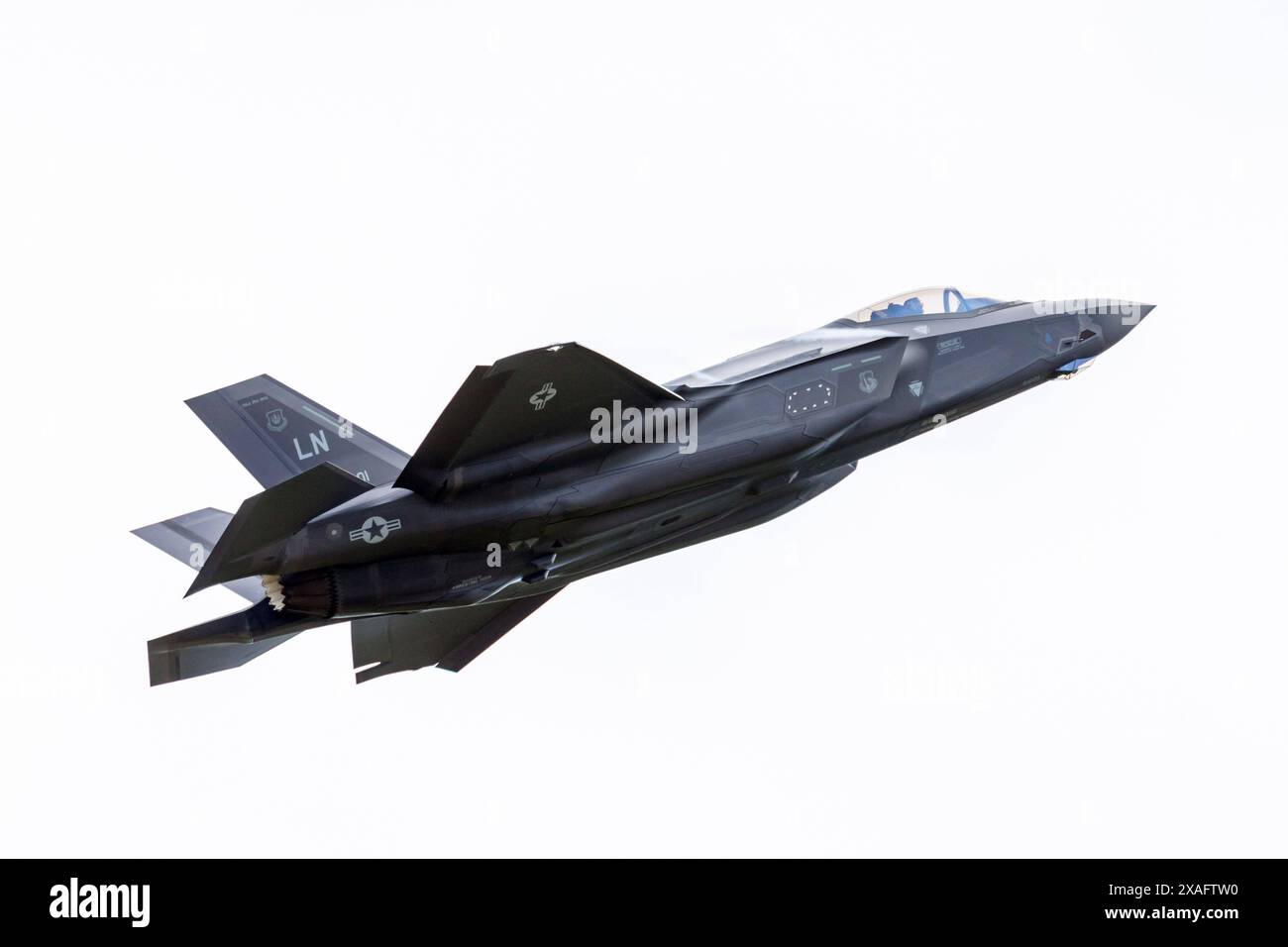 ILA 2024 - F-35 Kampfjet DEU/Deutschland/Brandenburg/Selchow, 05.06.2024, Eroeffnung ILA 2024, internationale Luft- und Raumfahrtausstellung ILA Berlin. Kampfjet F-35 Lockheed Martin BEI einer Flugvorfuehrung. *** ILA 2024 F 35 chasseur jet DEU Allemagne Brandenburg Selchow, 05 06 2024, ouverture ILA 2024, exposition internationale de l'aérospatiale ILA Berlin Fighter jet F 35 Lockheed Martin lors d'une démonstration en vol AF ILA2024 74554.jpeg Banque D'Images