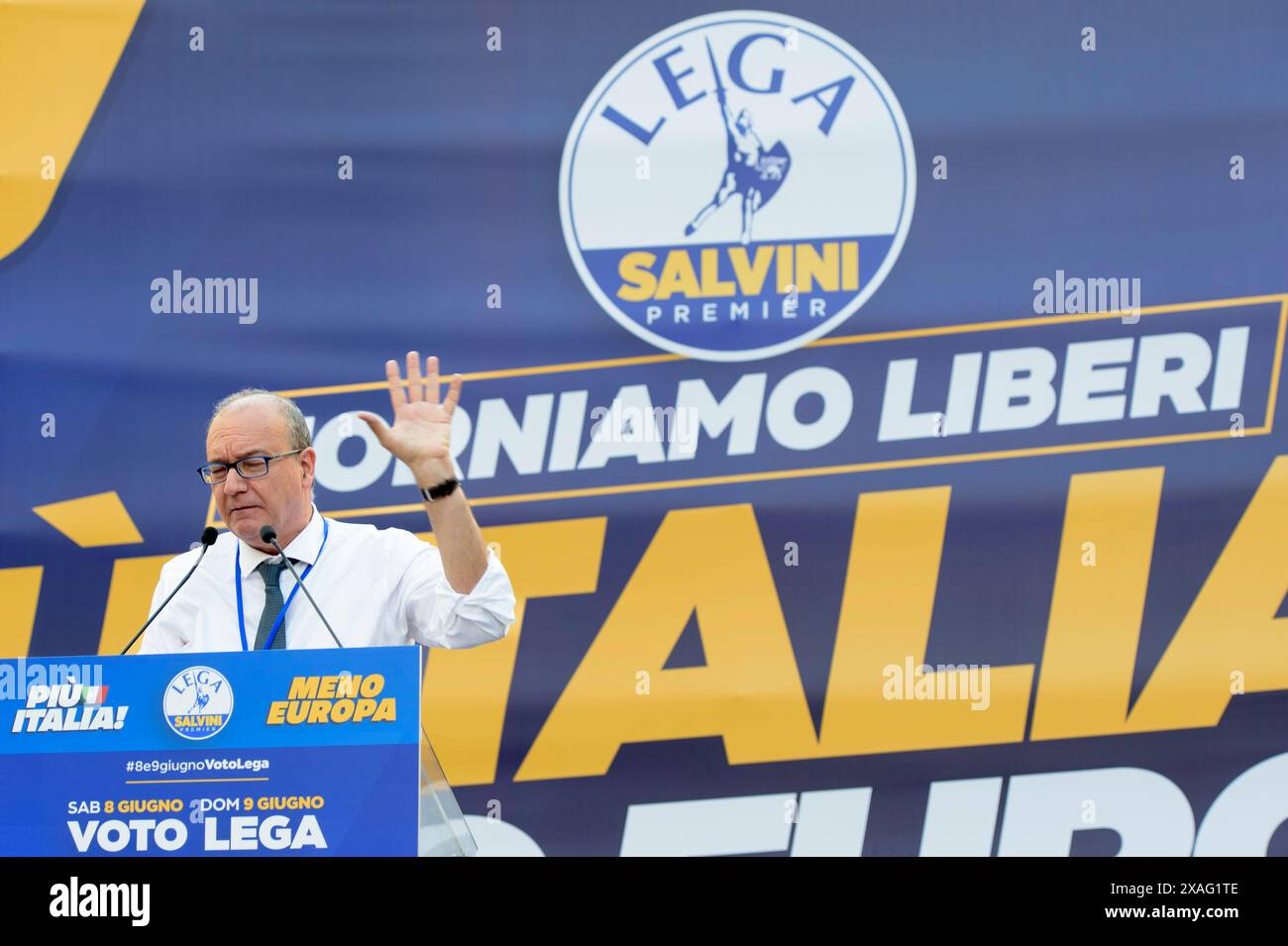 Rome, Italie. 6 juin 2024. GIUSEPPE VALDITARA, ministre de l'éducation et du mérite du gouvernement Meloni, lors de son rassemblement dans la manifestation politique pour la clôture de la campagne électorale pour les élections européennes du parti Lega à Rome. (Crédit image : © Marcello Valeri/ZUMA Press Wire) USAGE ÉDITORIAL SEULEMENT! Non destiné à UN USAGE commercial ! Banque D'Images